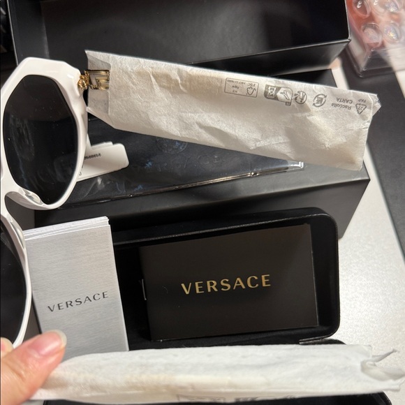 Versace Women's Black and White Sunglasses 💯 Authentic - Picture 7 of 7
